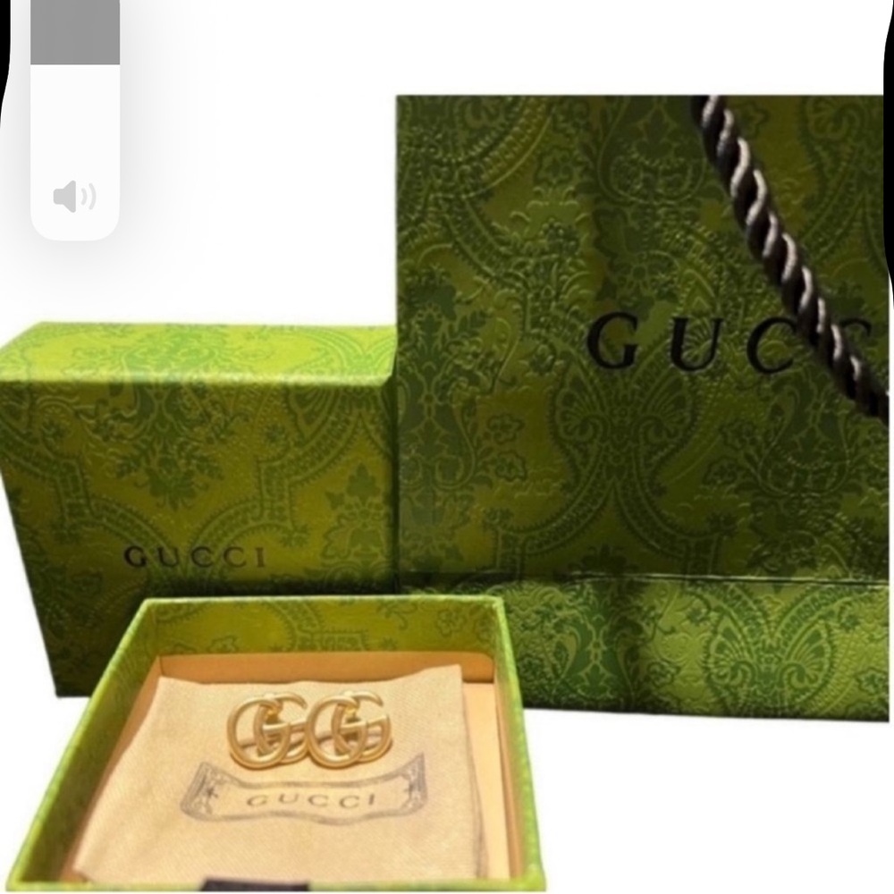 Gucci Gold Interlocking GG Logo Stud Earrings - Picture 6 of 9